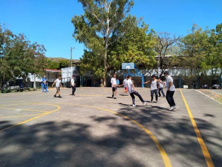 Estudiantes de Managua participan en jornada deportiva