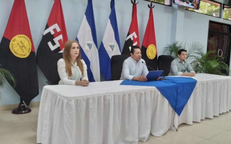 Estudiantes regresan a clase luego de disfrutar de las vacaciones de verano