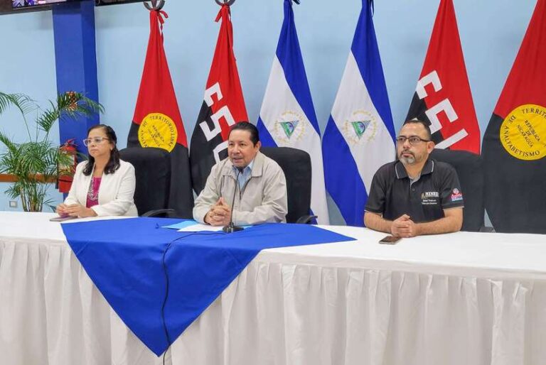 MINED certifica a Managua por cumplir con la titulación de todos los maestros