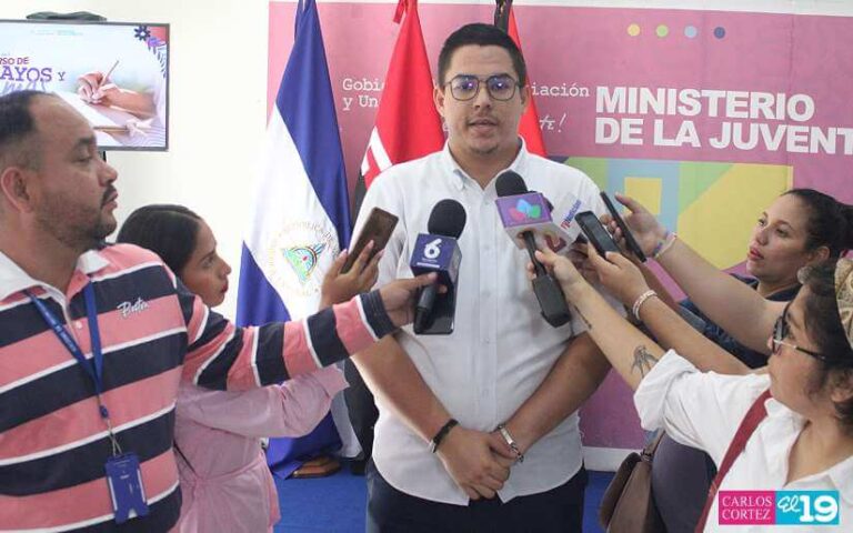 Entregan reconocimiento del Concurso Nacional “La Patria, la Revolución”