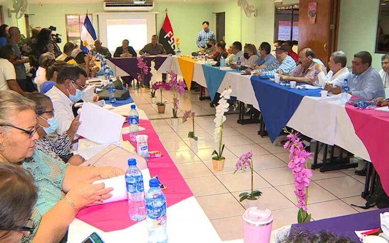 Continúan las negociaciones del salario mínimo