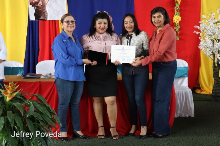 Estudiantes del Programa Universidad en el Campo de Mozonte reciben reconocimientos