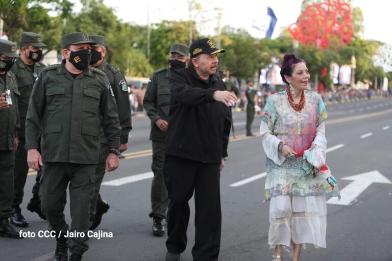 Vicepresidenta envía un abrazo a miembros del Ejército de Nicaragua