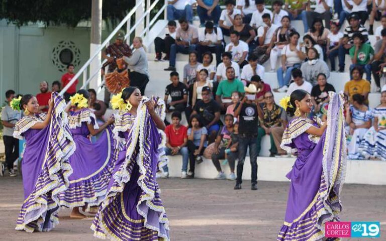 Celebran el Día Mundial del Folclore con una Gala Artística que reunió a más de 300 jóvenes