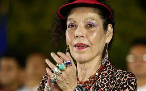 Vicepresidenta destaca el homenaje al Comisionado Mayor Luis Busto