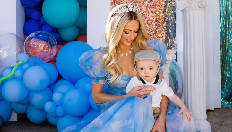 Paris Hilton recibe a grandes del espectáculo en fiesta de su hijo