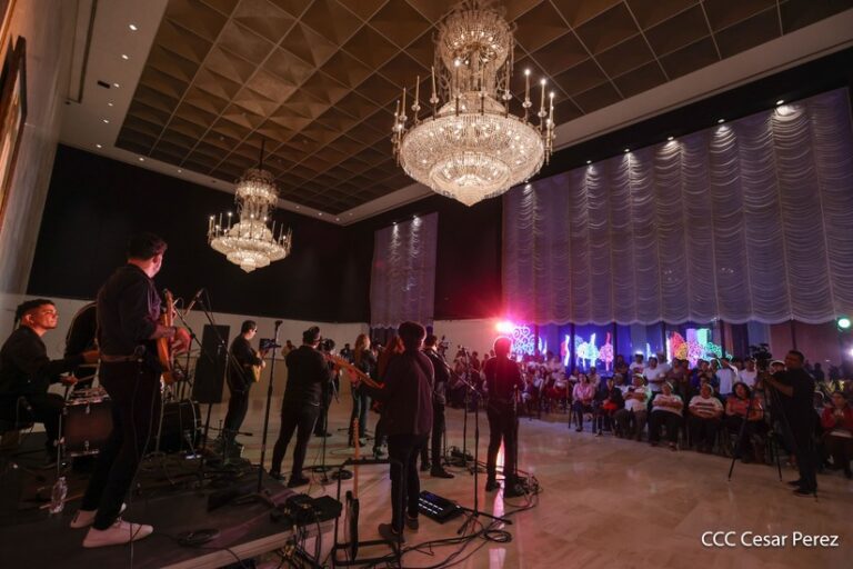 Rinden homenaje a los héroes de la Gesta de San José de las Mulas