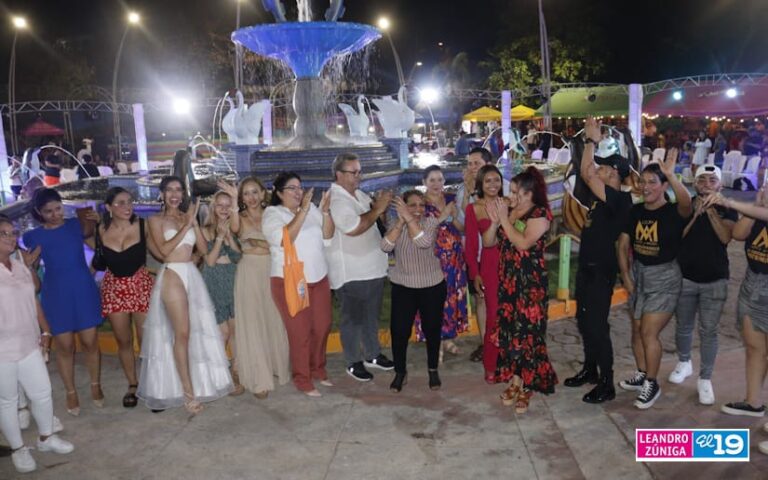 Realizan Pasarela de verano en playa Las Peñitas