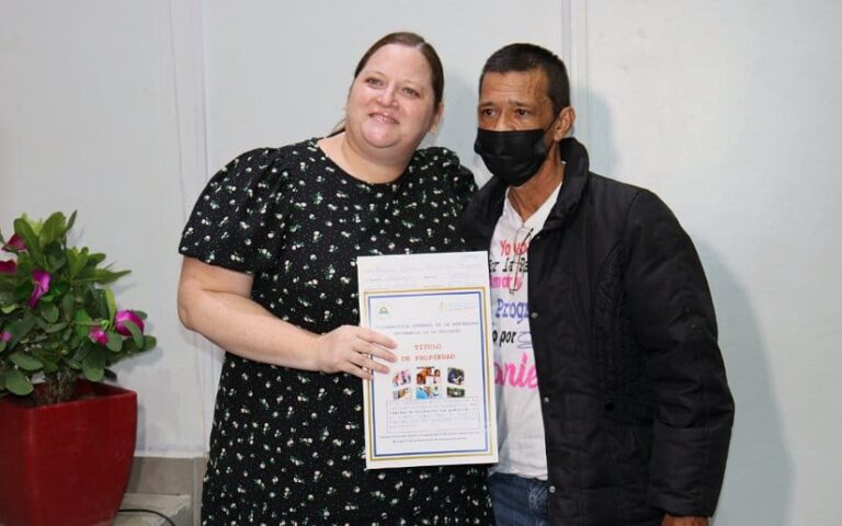 Entregan títulos de Propiedad a Ex retirados del Ejercito