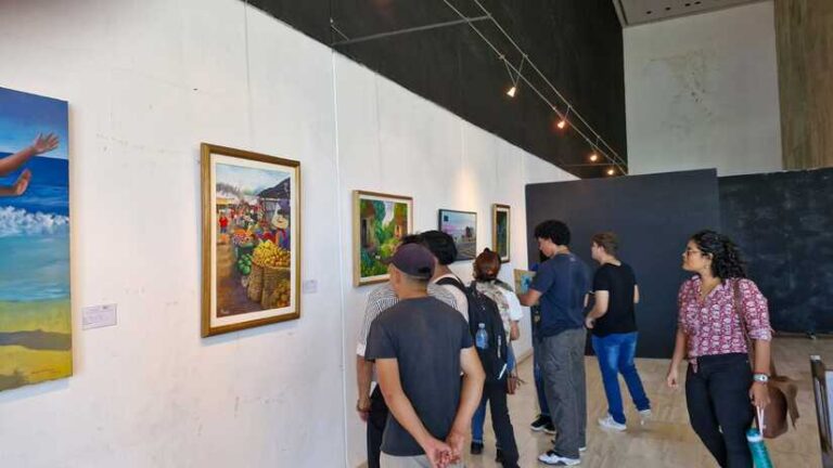 Inauguran exposición de artes plásticas en el TNRD