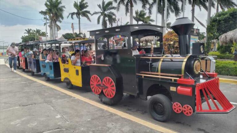 Servidores públicos disfrutan de vacaciones en unión de familia