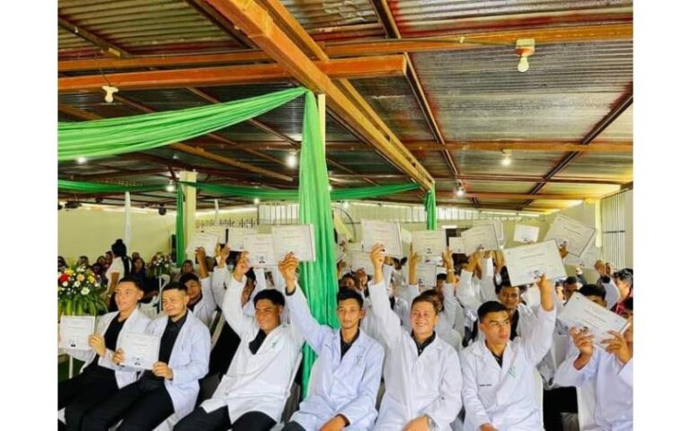 Estudiantes del tecnológico Santiago Baldovino reciben certificado