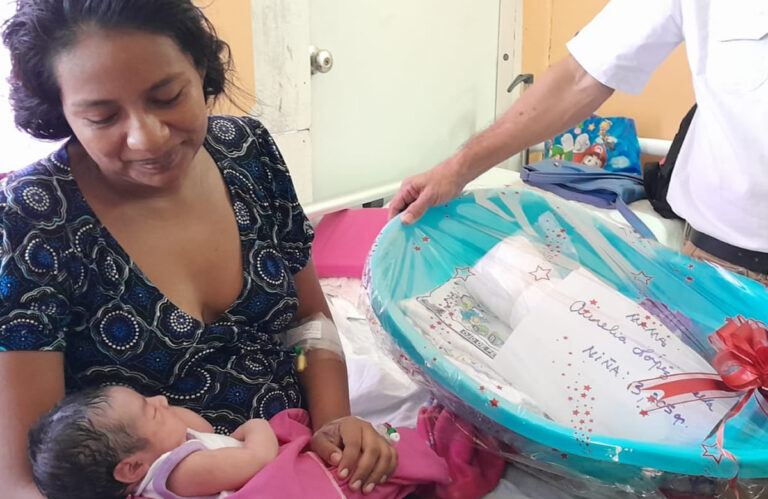 Primeras madres del 2024 reciben regalos en Bluefields