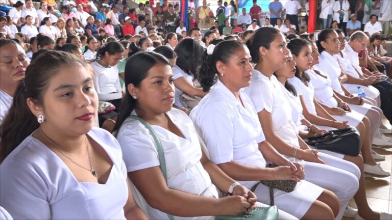 Ingresan Mil 725 nuevos médicos a las unidades de salud