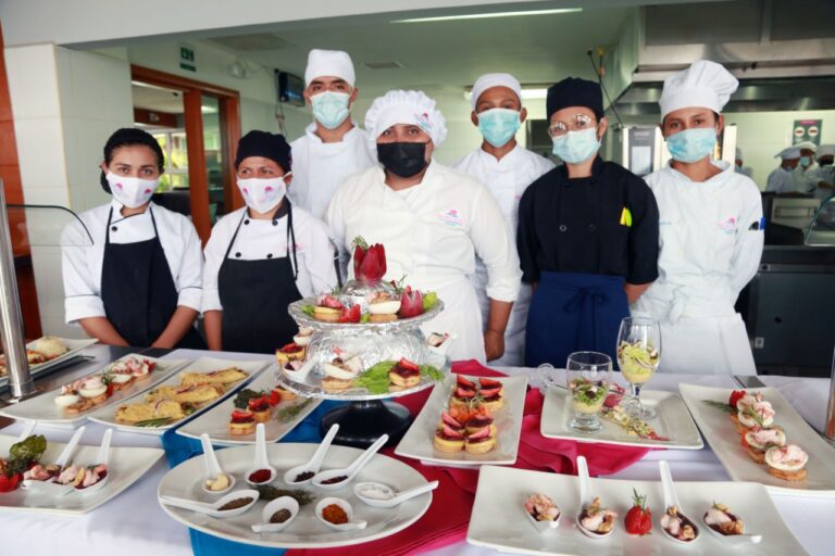 Avanza capacitación de 17 mil protagonistas en técnicas de Atención Turística