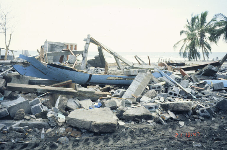 Gobierno recuerda a víctimas de tsunami ocurrido en el país hace 30 años