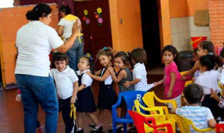 Maestros de preescolar finalizan sus estudios de profesionalización