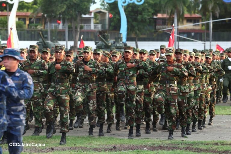 General Avilés encabeza prácticas para celebrar 45 aniversario del Ejército
