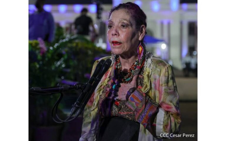 Compañera Rosario Murillo en Multinoticias (31-10-22)