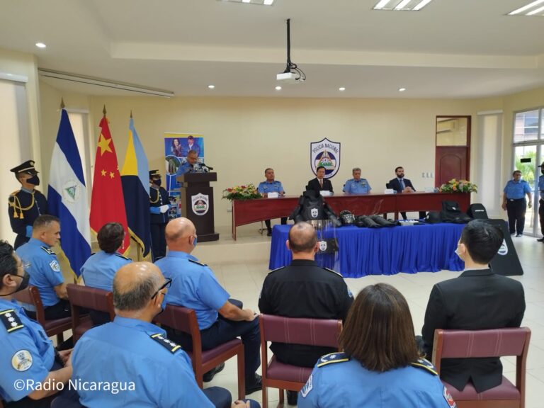 Embajador de la República Popular de China entrega donación a la Policía Nacional