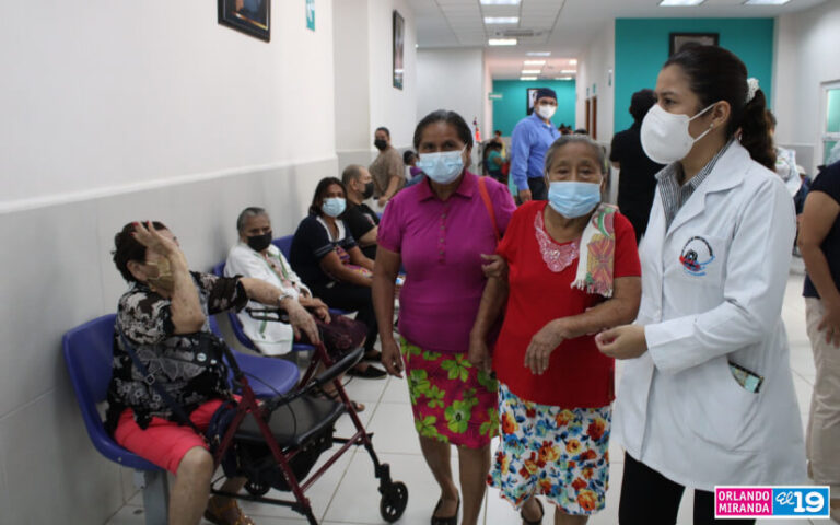 Realizan Feria de Salud en el Hospital Manolo Morales