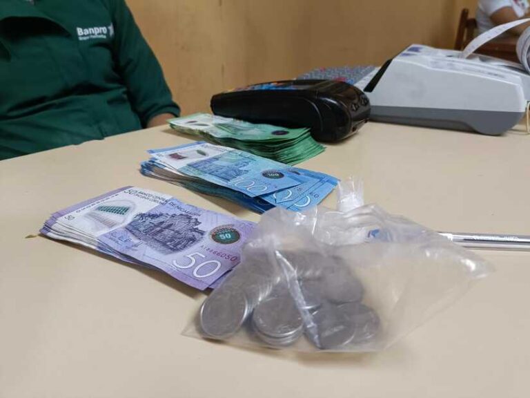 Servidores Públicos reciben su salario de noviembre