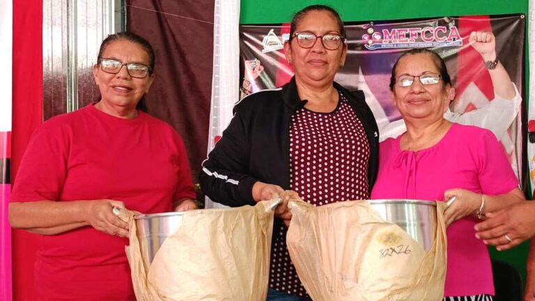 MEFCCA entrega 300 kits a emprendedores de Nueva Segovia
