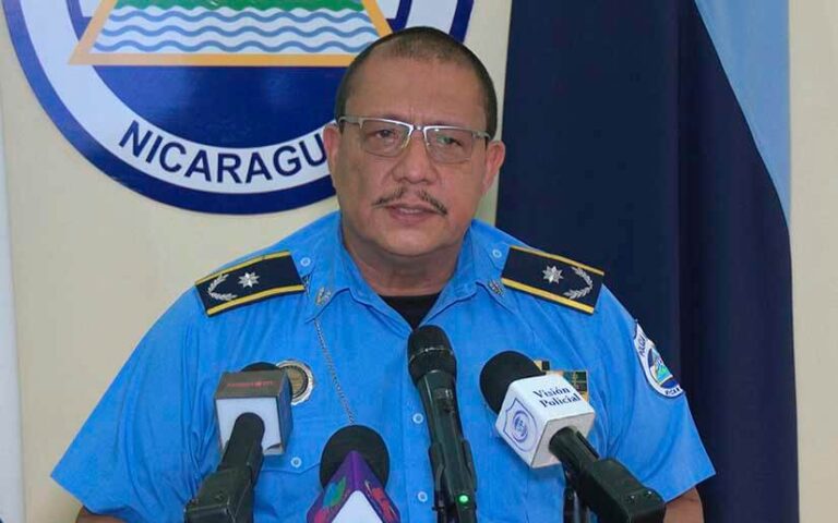 Policía Nacional realiza encuentro con conductores de caponeras originales y adaptadas