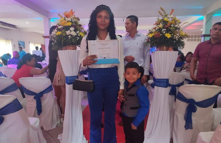 Certifican a 107 estudiantes de diversas carreras técnicas