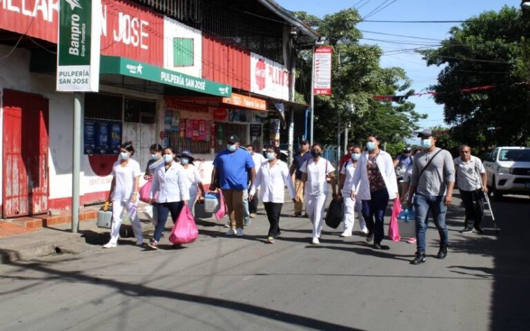 MINSA vacuna contra la Covid-19, a ciudadanos del barrio Georgino Andrade