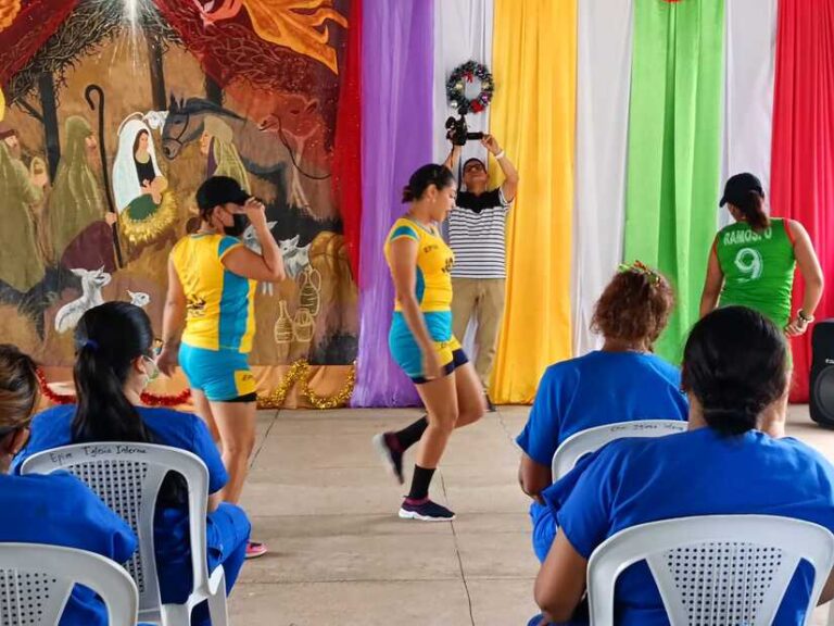 Privadas de libertad celebran navidad