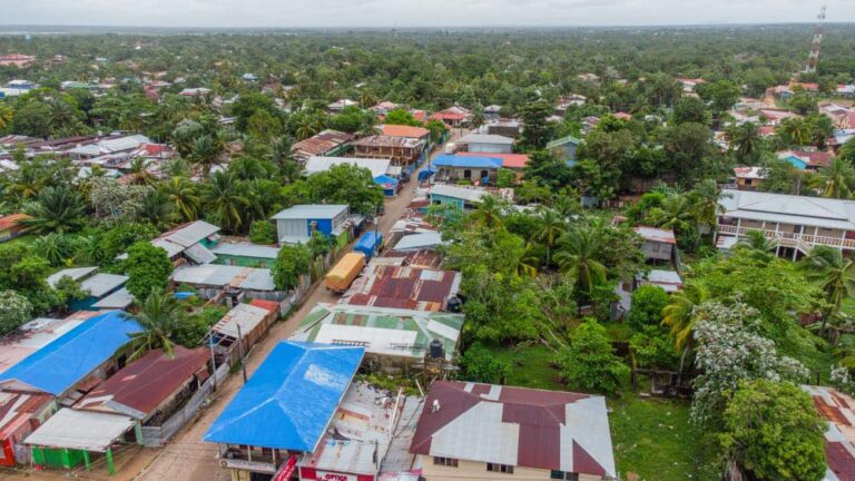 Se continúa trabajando en el restablecimiento de los servicios básicos, destaca vicepresidente del país