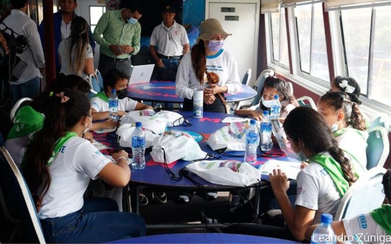 Estudiantes conocen la importancia de proteger el medio ambiente