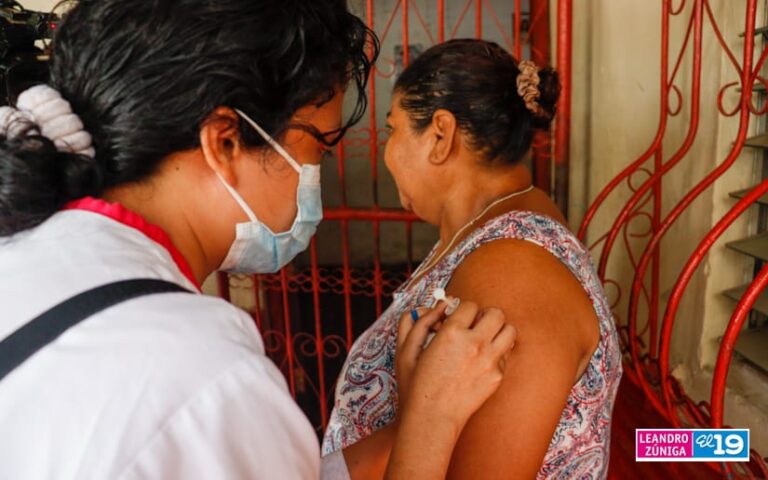 Vacunación contra la Covid-19 no se detiene