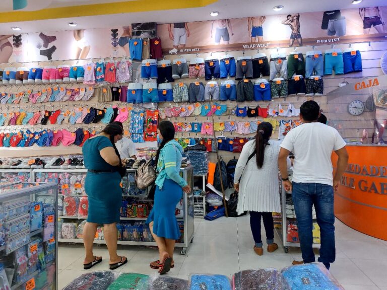 Mercado Oriental con grandes ofertas para las fiestas decembrinas