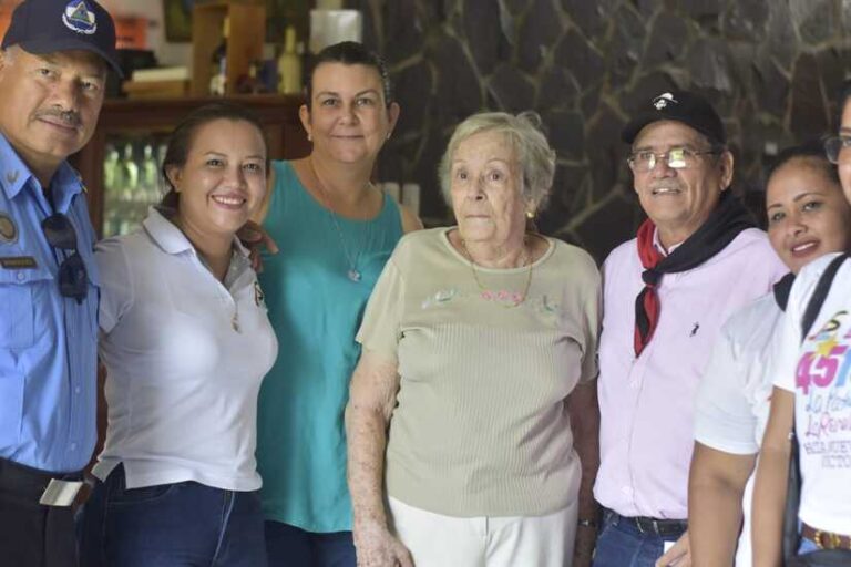 Natalicio 88 del comandante Carlos Fonseca es celebrado por su esposa