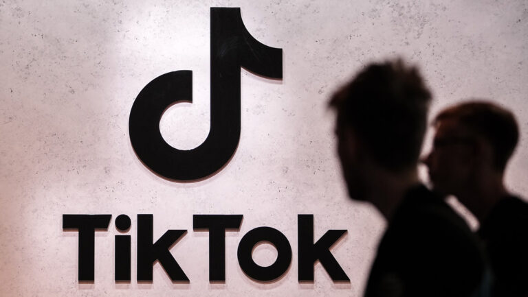 Reino Unido prohíbe Tiktok en celulares gubernamentales
