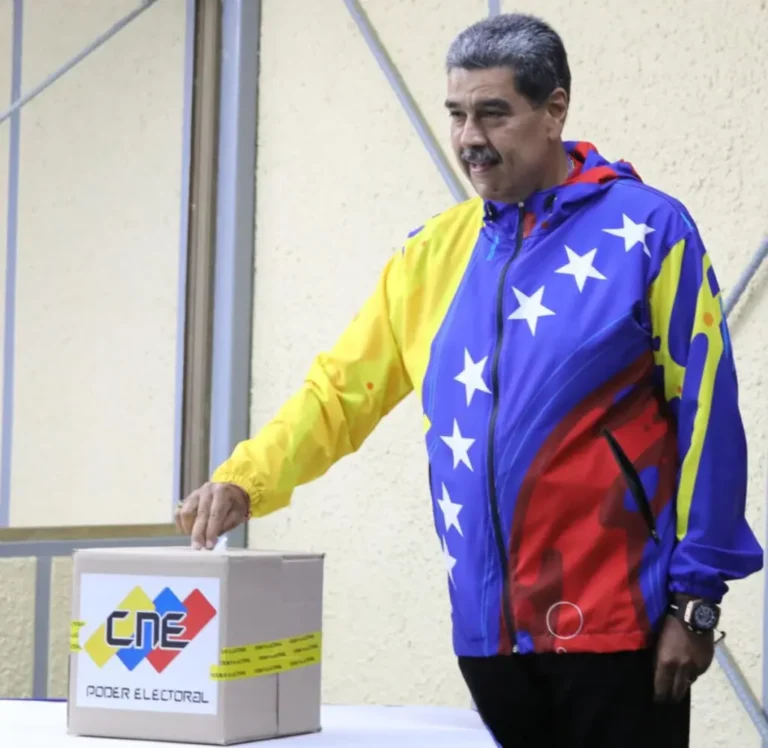 Pdte. Nicolás Maduro ejerce su derecho al voto