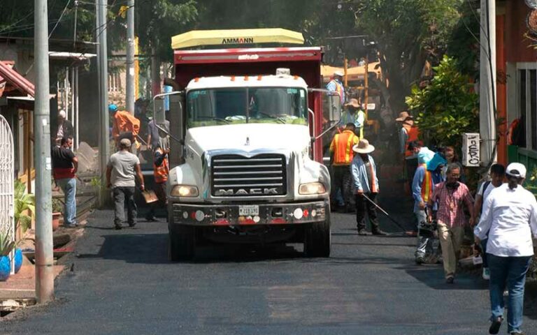 Inauguran 4 cuadras de calle en Villa José Benito Escobar