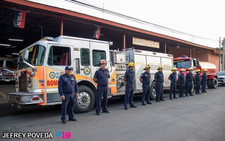 Salen camiones cisterna a la nueva estación de Bomberos en Carazo
