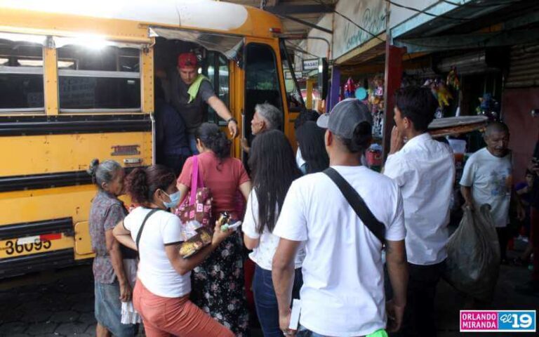 Terminales de buses abarrotadas en el inicio de las vacaciones patrias