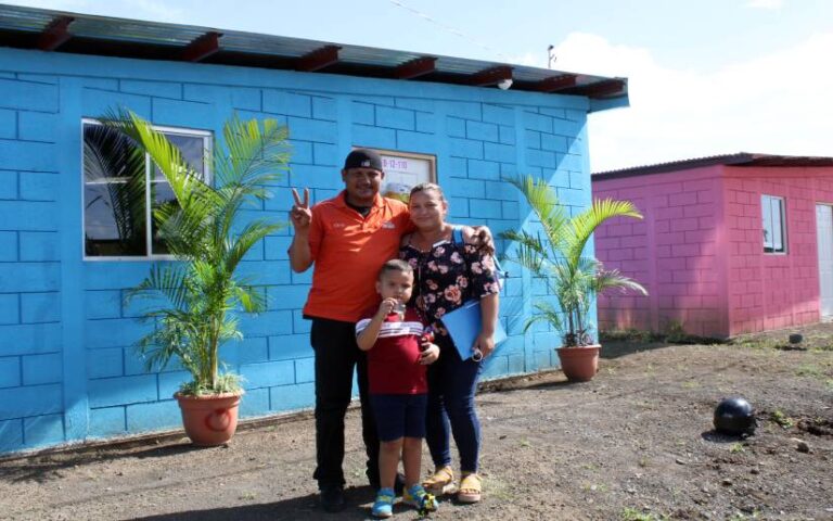 Entregan 100 viviendas en Villa Jerusalén