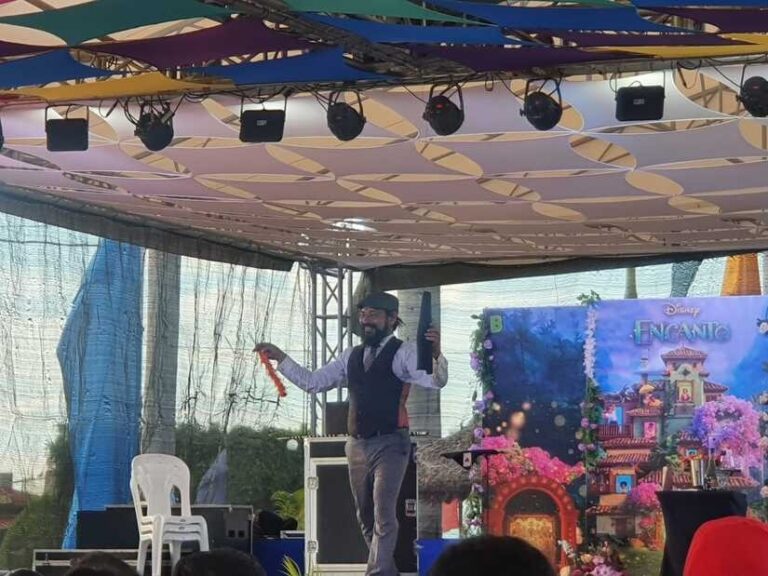 Con un show infantil el Puerto salvador allende concluye el mes del niño