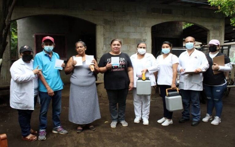 Familias de Ticuantepe son vacunadas contra el COVID-19