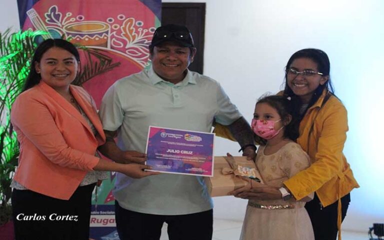 Entregan reconocimiento a maestros nicaragüenses de Danza, Canto y Poesía