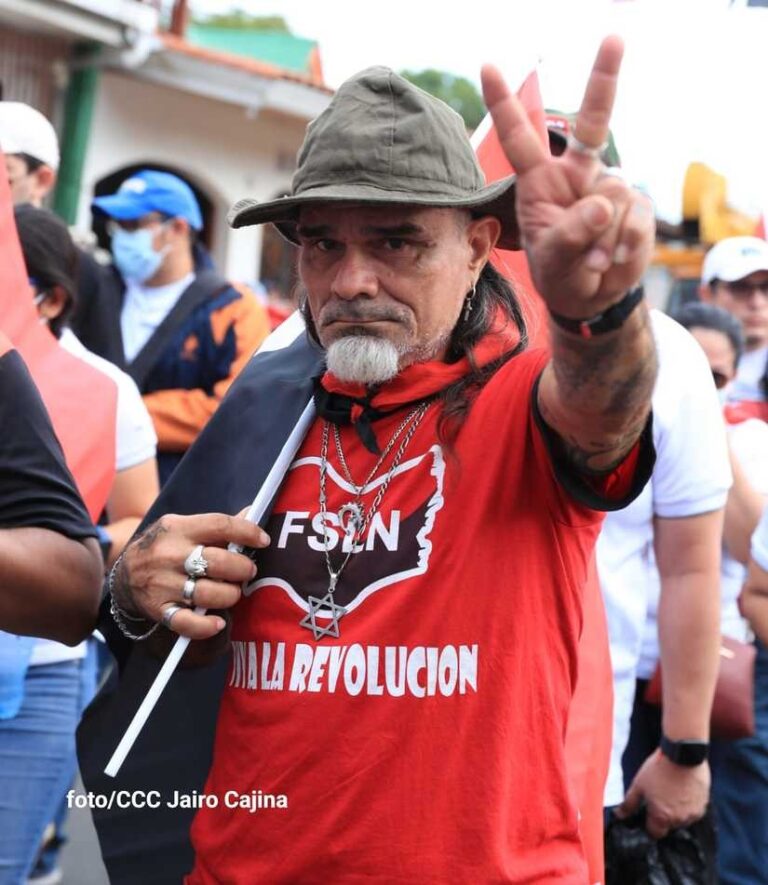 Nicaragüenses caminan por el “Amor y la Paz”