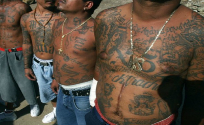 Enfrentamiento entre pandilla y policías en El Salvador deja 3 fallecidos