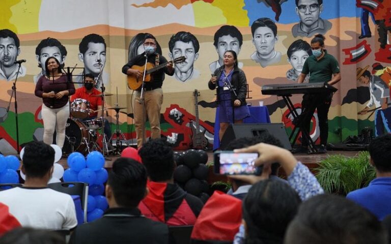 Realizan festival en saludo al 43/19 en la UNAN-Managua