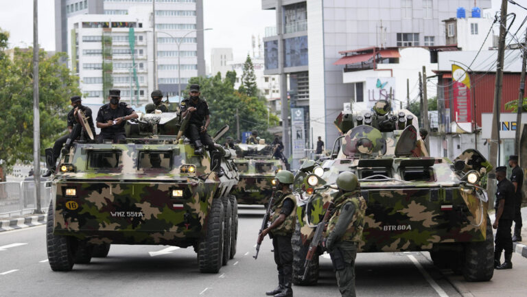 El presidente interino de Sri Lanka pide al ejército y policía “restablecer el orden”
