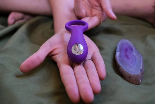 Le confiesa a su padre que quería tener sexo y le compra un vibrador